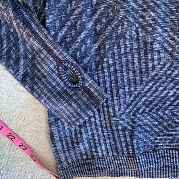 Lululemon Pullover - Picture 6 of 6